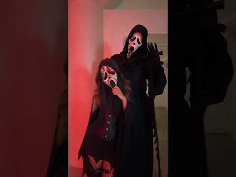 pick up the phone…👻📞🔪🩸 #ghostface #ghostfacecosplay #scream #trending #spookyszn