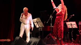 ERRO DE PORTUGUÊS Beatriz Azevedo canta com Zé Celso