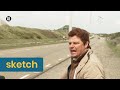 Die lelijke, witte monsters zijn een schande! | Boze man