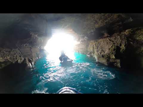 Recorrido en moto de agua por el jameo de Alegranza