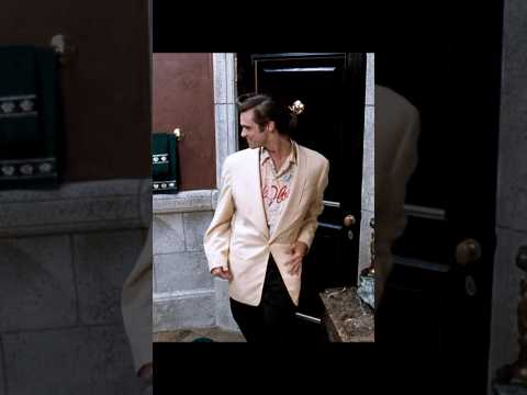 🐬 Ace Ventura’s Splashy Disaster While Feeding Snowflake! 😂💦 #jimcarrey #comedygold #90scomedy