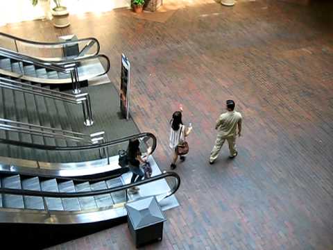 [SMTown Live '10 Los Angeles] Seohyun and Hyoyeon on the Escalator
