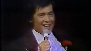 Wayne Newton @ Sea World 1977 TV Special