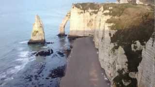 preview picture of video 'Les falaises d'Etretat en Normandie HD 1080p'