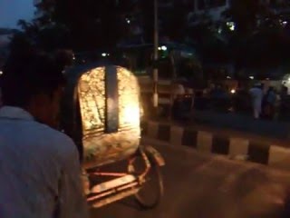 preview picture of video 'アキーラさん市内散策6！夜のバングラデッシュ・ダッカ！Dahka,Bangladesh'