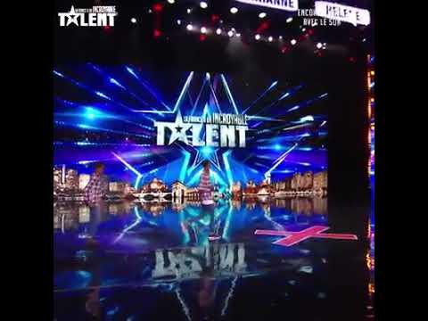 Gemelo bailan al mismo ritmo.