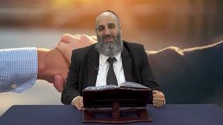 כבוד בין אדם לחבירו | הליכות מוסר | הרב יניב עזיז (הרב דניאל זר) - התמונה מוצגת ישירות מתוך אתר האינטרנט יוטיוב. זכויות היוצרים בתמונה שייכות ליוצרה. קישור קרדיט למקור התוכן נמצא בתוך דף הסרטון