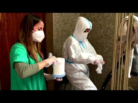 意大利創下死亡紀錄，並增加了聖誕節的限制措施 (Italy hits record deaths and adds Christmas curbs)