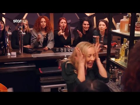 Έρωτας με Διαφορά • Η Ζέτα τρελένεται με το πλήθος κοριτσιών εξαιτίας του Κωστή ( S2 Επεισόδιο 2 )