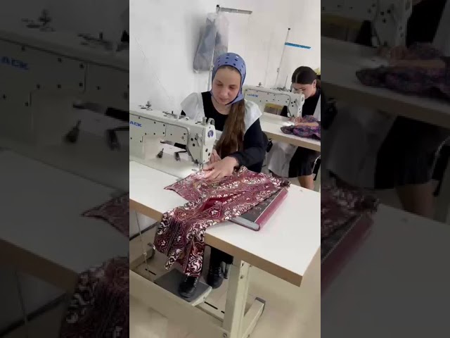 На занятии объединения "Модельер"