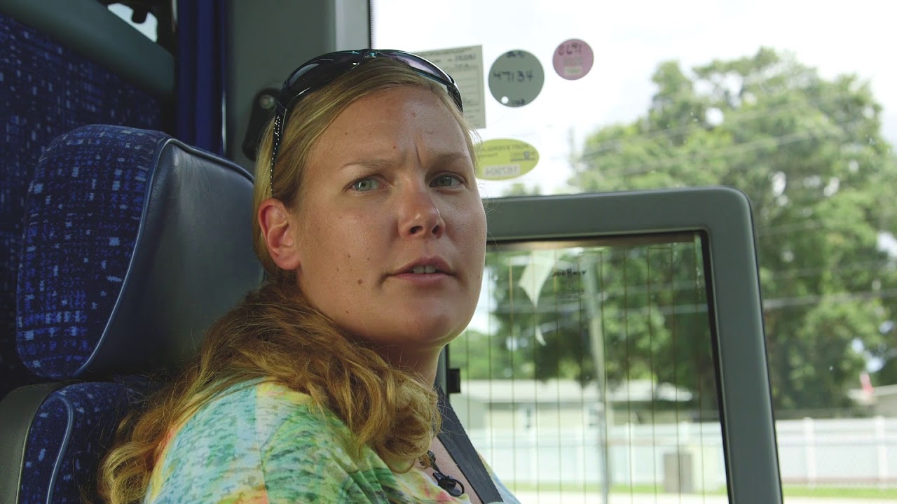 What is the capacity of a charter bus? Tipseri