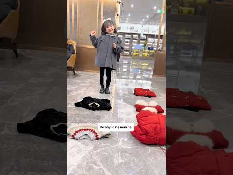 Cô bé được cả nhà mua cho đồ mới #shorts