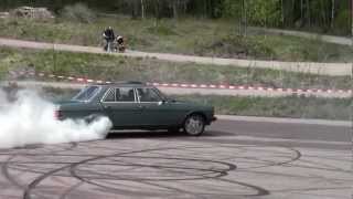 preview picture of video 'Blue Mercedes Turbo Diesel W123 Burnout Hedemora Sweden'