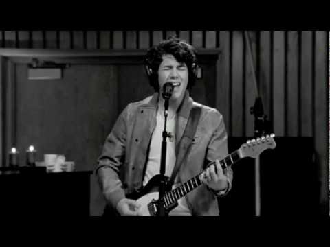 Thumbnail for Nick Jonas & the Administration FIRST LOOK at exclusive CD+DVD by Nick Jonas & the Administration