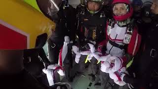 Download lagu WOOWW LUAR BIASA KOPASSUS MERAIH REKOR MURI PENGIBARAN BENDERA MERAH PUTIH DI KETINGGIAN 12.000 FT mp3