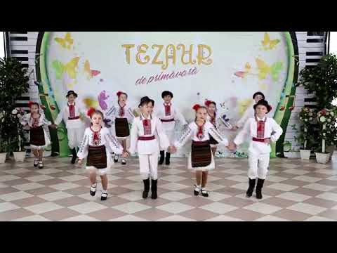 Ansamblul dans Spicușor s.Pelinia  cu dansul Unde joca moldovenii coregraf Burlacu Alexandra