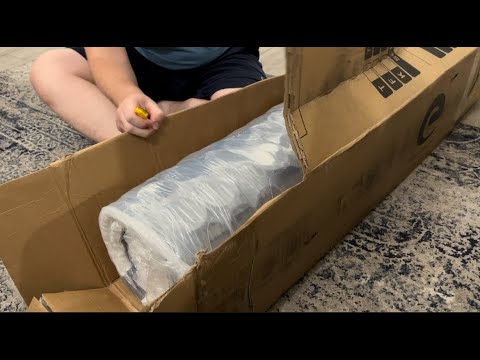 Unboxing this mattress (see how it comes from Amazon) -- 12in Queen Hybrid Mattress Review