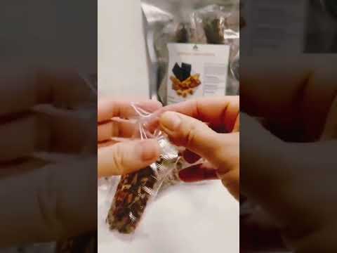 Video review Bánh thanh gạo lứt chà bông, rong biển mix hạt ăn kiêng An Nhiên gói 450g