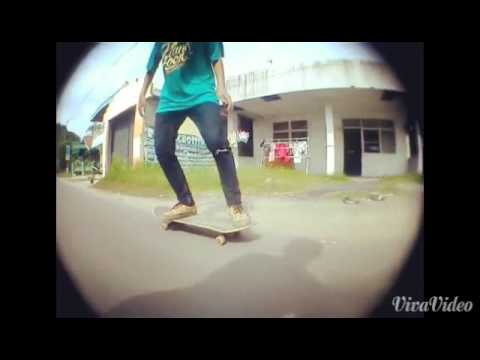 download lagu mp3 mp4 Alvin Ray Nugraha, download lagu Alvin Ray Nugraha gratis, unduh video klip Alvin Ray Nugraha