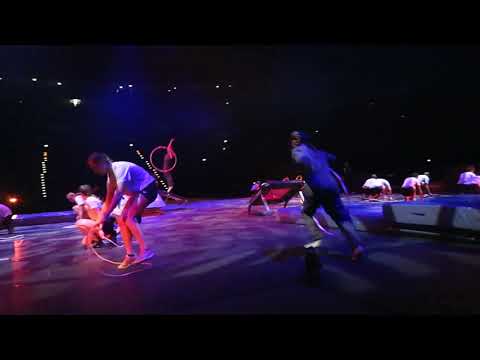 Das Trampolin-Showteam beim Feuerwerk der Turnkunst 2019