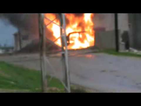 رصد لاحتراق عربة بي ام بي في منطقة حاجز المدارس في كفر زيتا في ريف حماة بعد استهدافها من قبل كتيبة شعلة الإسلام