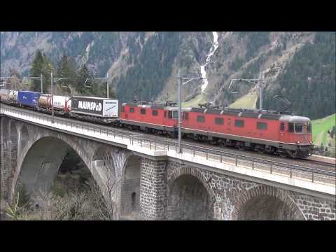LE SBB Re6/6 LE REGINE DEL GOTTARDO IN TRANSITO A WASSEN (CH) 25 - 4 - 2015