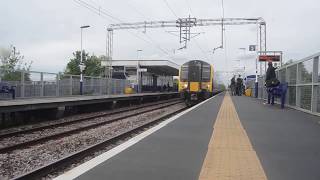 Safety First. Horn of anger at careless passengers. 安全第一。危険な行動に怒りの警笛！（英国）