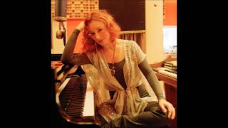 Tori Amos - Mother Revolution (live 2005)