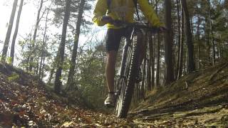 preview picture of video 'Saint Léger de Rôtes : défi circuit vtt 17km, à vos chronos !'