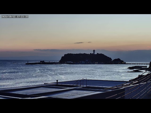 鎌倉高校前駅付近から見える江ノ島