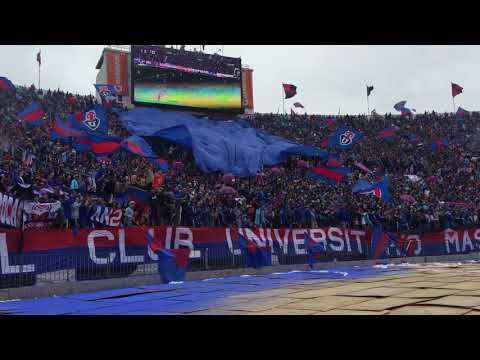 "Locura total en Ñuñoa junto a Los de Abajo en el Clásico Universitario" Barra: Los de Abajo • Club: Universidad de Chile - La U
