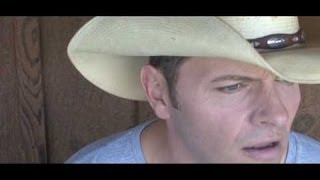 Willie Robertson & Luke Bryan - "Hairy Christmas"