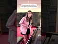 Quell Amica Che Fa Finta Di Non Saper Suonare Il Pianoforte