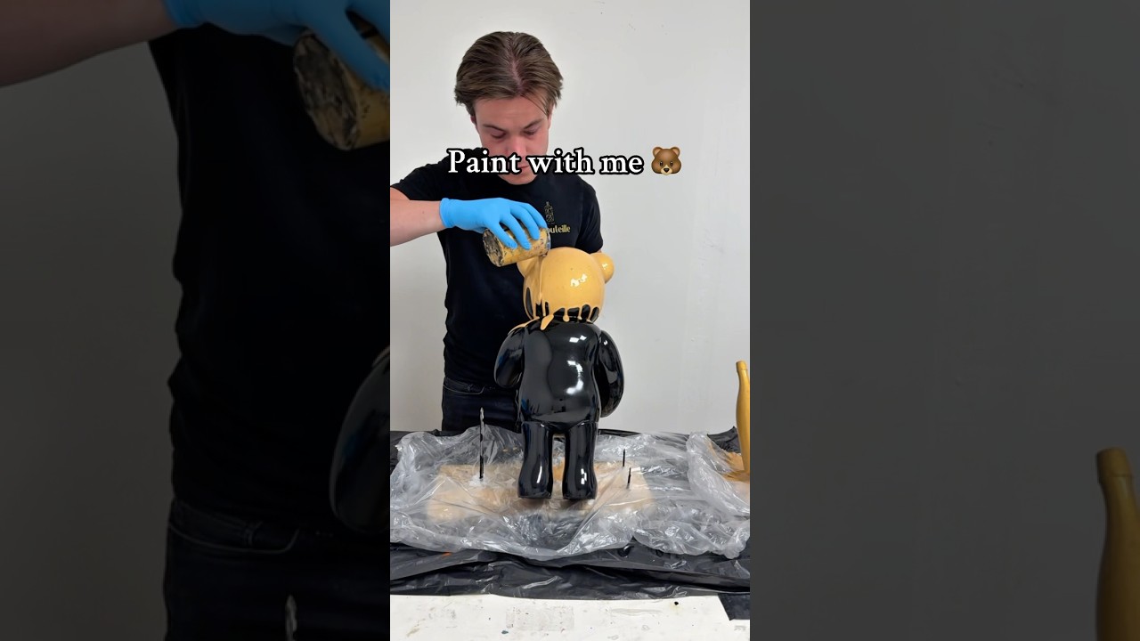 Paint with me 🐻 #fluidart #art #bear #wculpture #artdecor #luxuryart #luxurydesign #interiordesign
