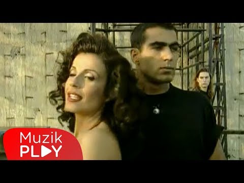 Ayşegül Aldinç - Yanlışsın (Official Video)