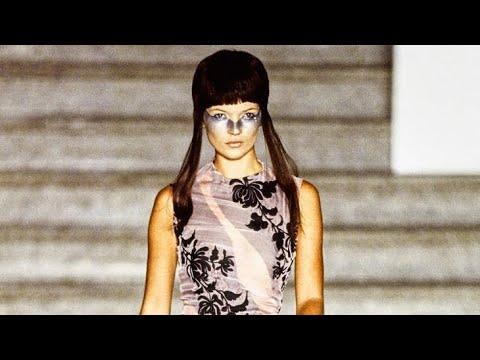 ALEXANDER MCQUEEN SPRING/SUMMER 1997 : LA POUPEÈ COLLECTION