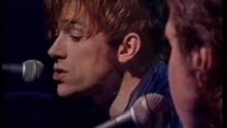 Damon Albarn and Ray Davies perform Waterloo Sunset