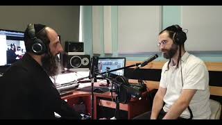 הרב מאור קריו ושי גז   סיפורים ומשלים   מקומות מהעבר (הרב מאור קריו) - התמונה מוצגת ישירות מתוך אתר האינטרנט יוטיוב. זכויות היוצרים בתמונה שייכות ליוצרה. קישור קרדיט למקור התוכן נמצא בתוך דף הסרטון