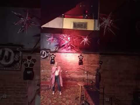 you can't pull off sexy with a lazy eye @funnydumbblonde#standupcomedy #comedy #standup #funny