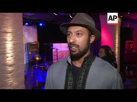 Musicians jam to Arabic music