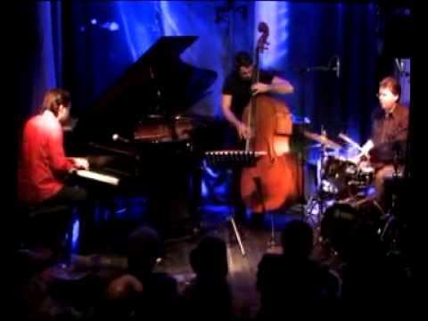 Murat ÖZTÜRK Trio au Duc des Lombards