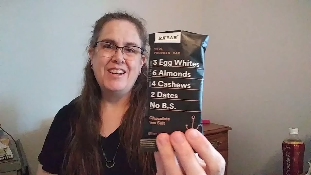Trying RxBar chocolate and sea salt // Yum or Yuck?