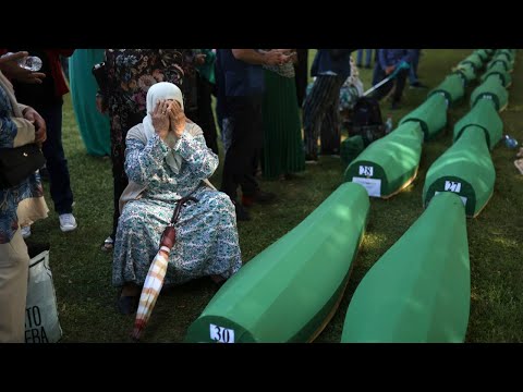 مباشر البوسنيون يحيون الذكرى 27 لمذبحة سربرنيتسا
