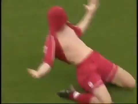 John Arne Riise 28 yard free kick Liverpool vs Manchester United 04 11 2001