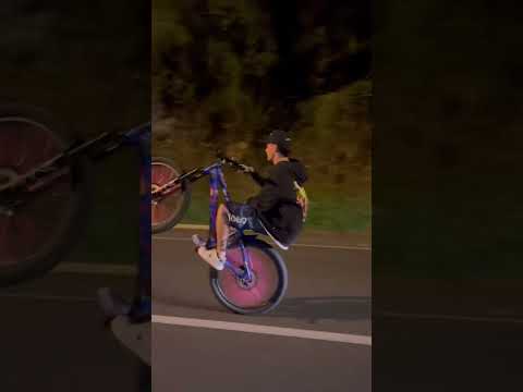 STUNT en 🌴🌴 #bike #youtubeshorts