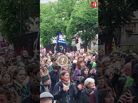 Paris : manifestation du 1er mai 2023  • RFI
