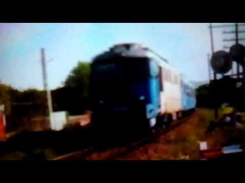 LDE2100/060-DA 60-0808-0 cu P3074 oprește în Vadu Crișului H (12.06.2008).