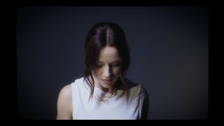 Musik-Video-Miniaturansicht zu Crazy Shade of Blue Songtext von Amy Macdonald
