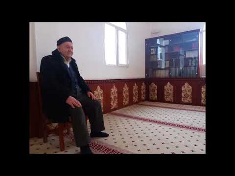 Ezani i recituar nga një 80 vjeçar në xhaminë e Selitës, Tiranë.