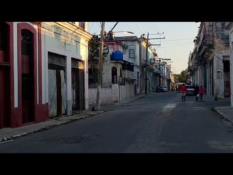 Caminando por la calle Basarrate. Municipio Plaza de la Revolución. HABANA CUBA #habana #cuba 